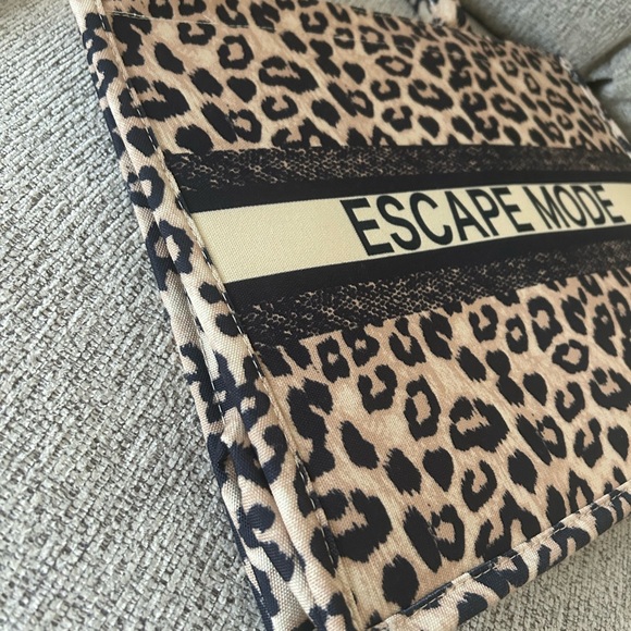 NEW Escape Mode Leopard Print Canvas Tote Bag - Picture 9 of 10